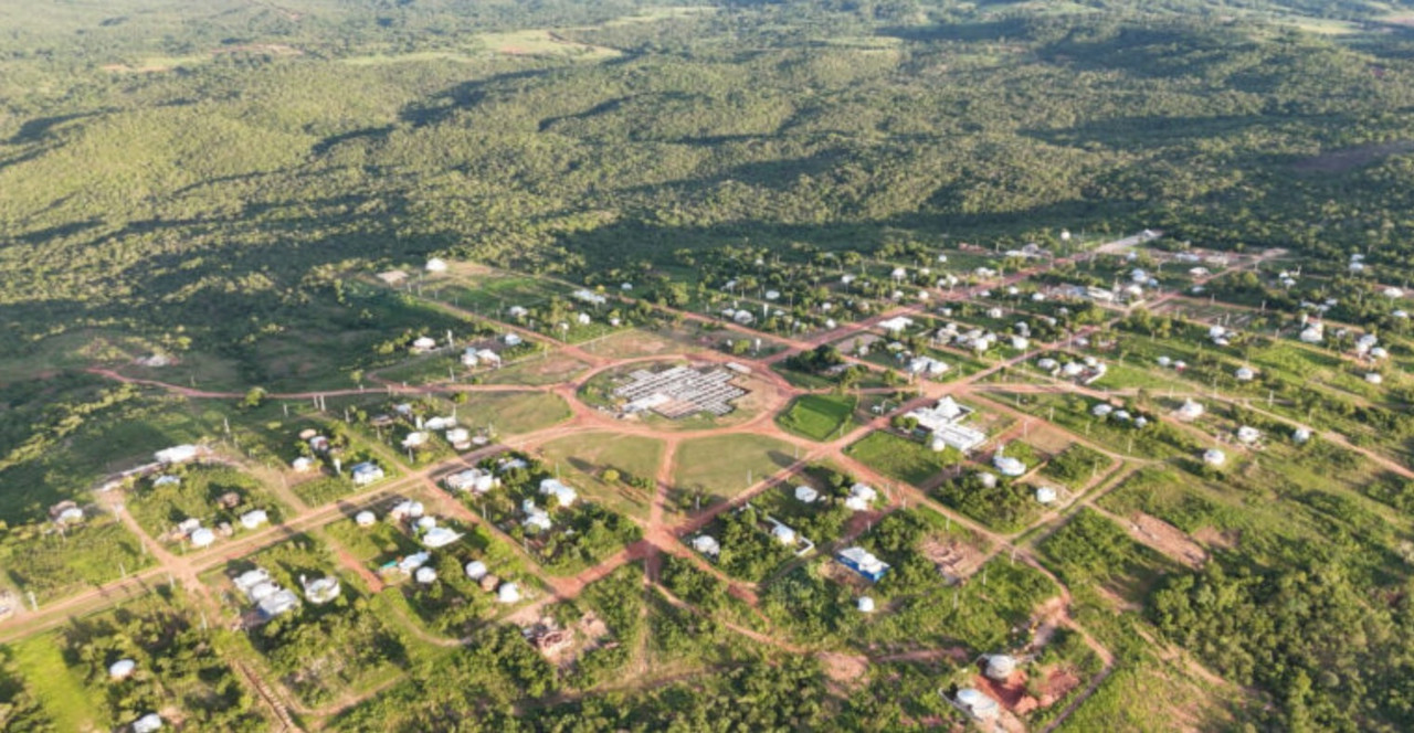 Vista aérea da obra, ao centro da imagem
