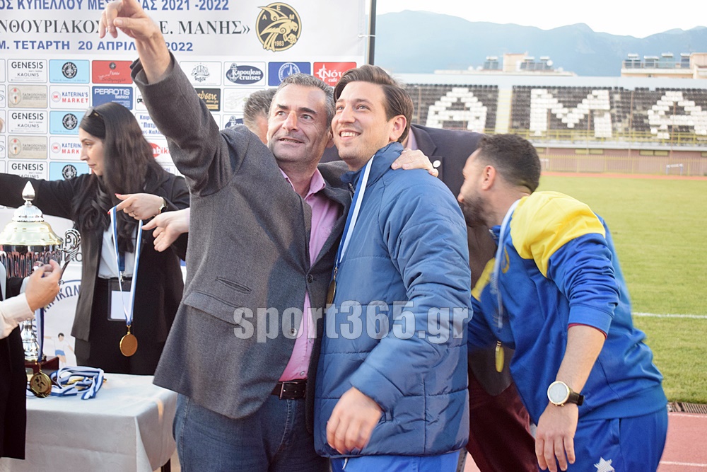 , &Tau;&epsilon;&lambda;&iota;&kappa;ό&sigmaf; &Kappa;&upsilon;&pi;έ&lambda;&lambda;&omicron;&upsilon; &Mu;&epsilon;&sigma;&sigma;&eta;&nu;ί&alpha;&sigmaf;: &Phi;&omega;&tau;&omicron;&rho;&epsilon;&pi;&omicron;&rho;&tau;ά&zeta; &alpha;&pi;&omicron; &tau;&eta;&nu; &Pi;&alpha;&rho;&alpha;&lambda;ί&alpha;