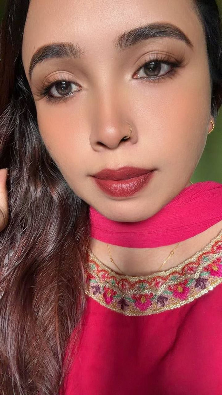 photo 5111663054440565810 y