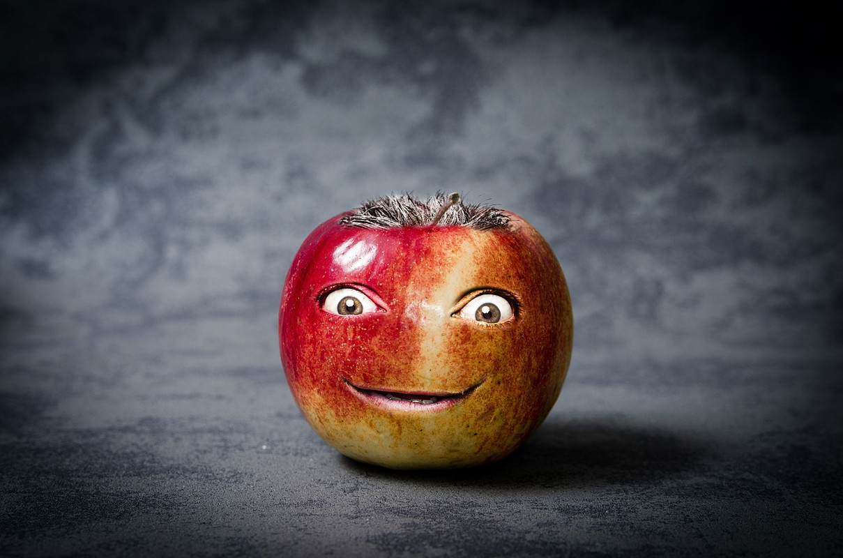 red-funny-apple-496981-1280.jpg