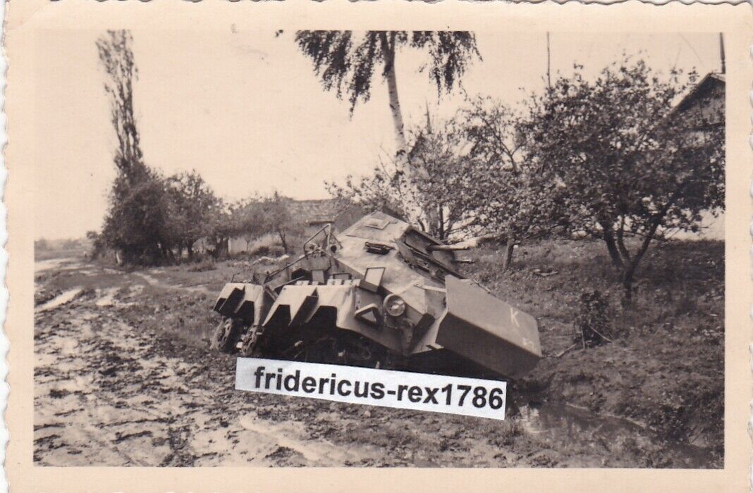 Foto Sd Kfz 8 Rad Panzer spähwagen Ostfront nach Unfall Kennung 