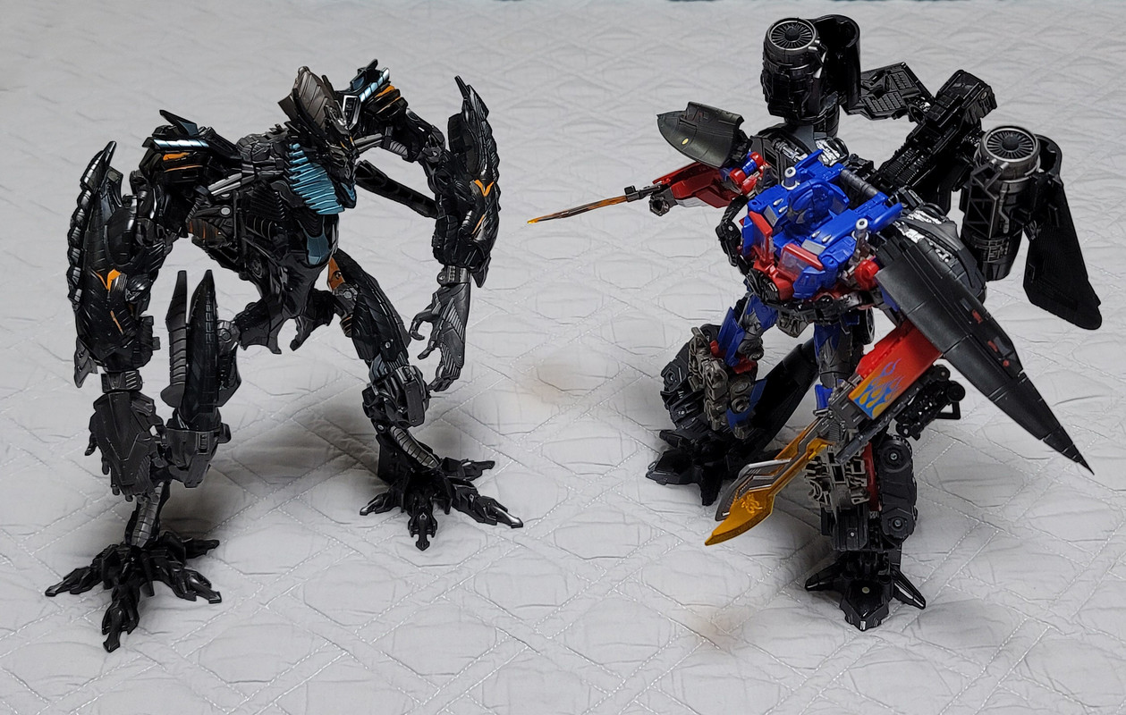 Studio-Series-Leader-Class-The-Fallen-03