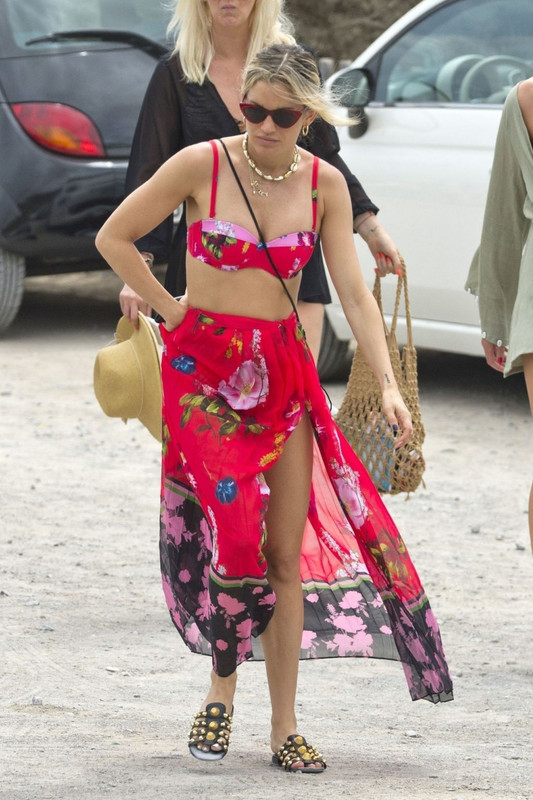 Ashley-Roberts-Sexy-Th(52)