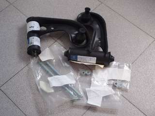 Правый и левый верхние рычаги передней подвески 