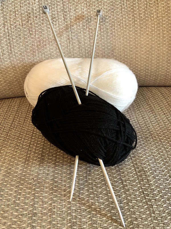 blacknwhiteknitting.jpg