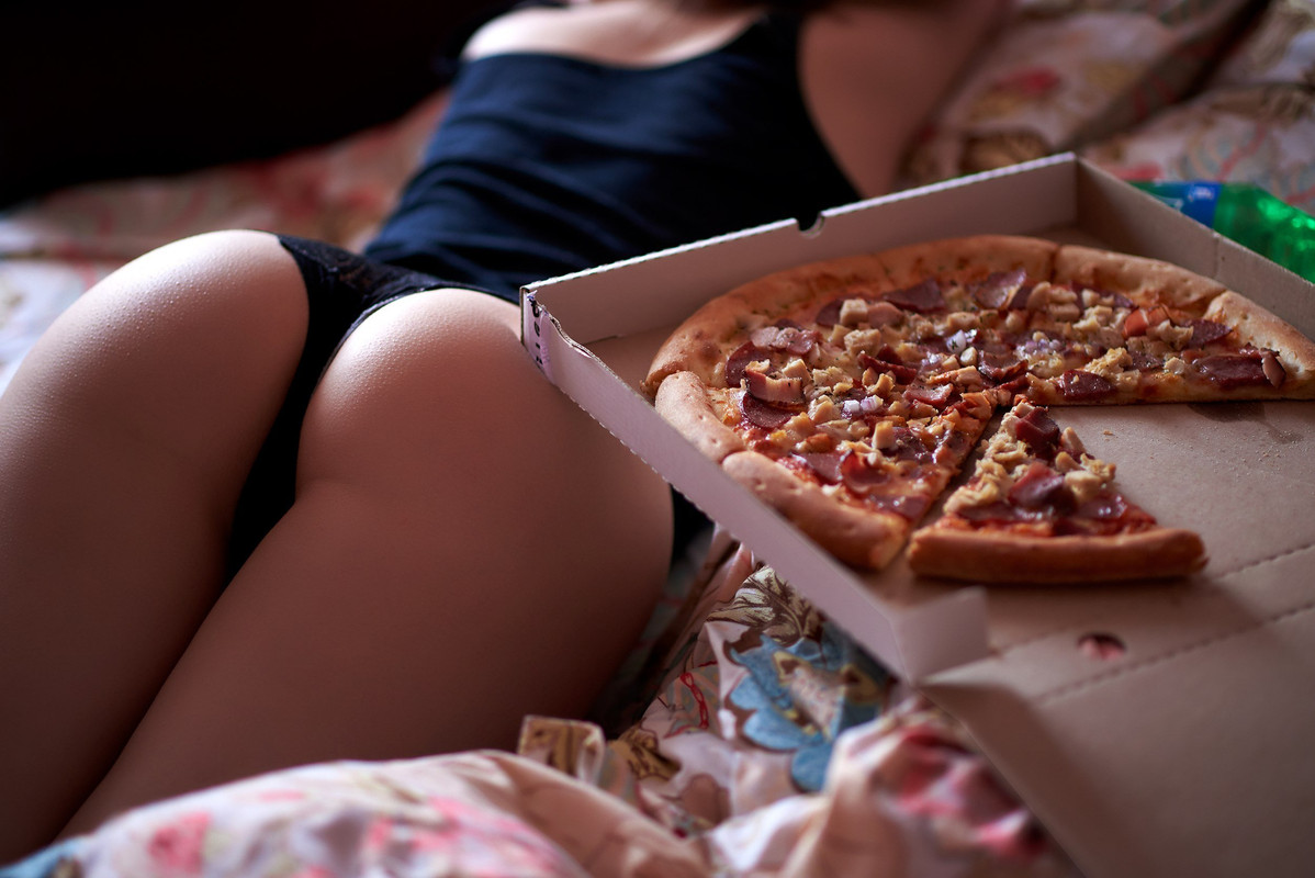 1665716103_37-vintic-name-p-naked-pizza-girl-erotika-vkontakte-39
