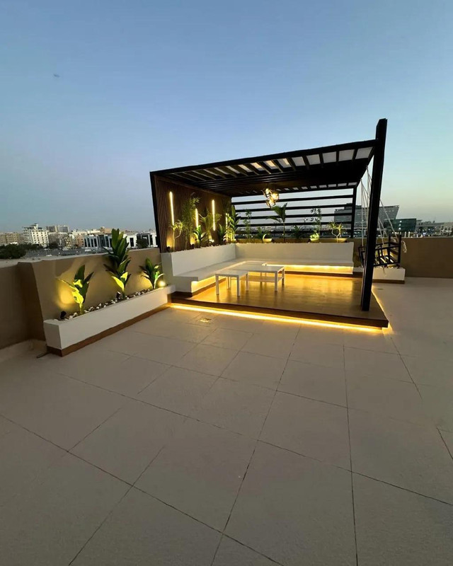 برجولة مع مظلة جانبية