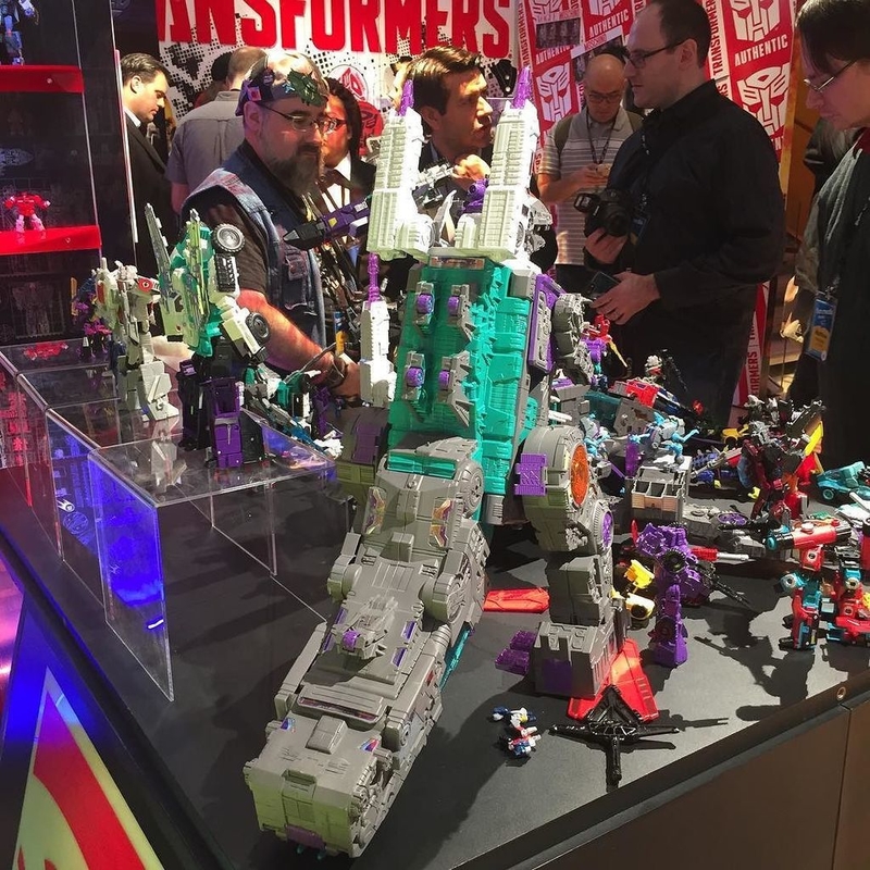 C4-WVrzW8AAs4d2__scaled_800