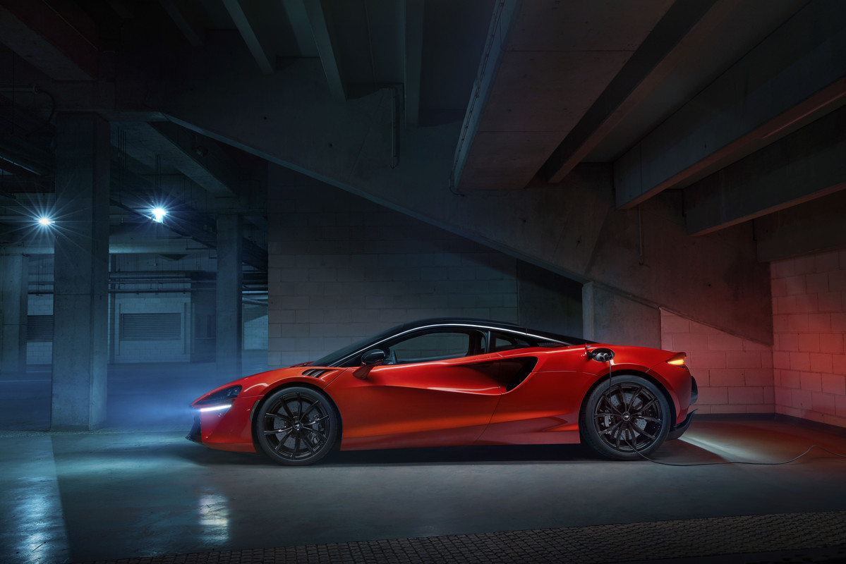12890-McLarenArtura