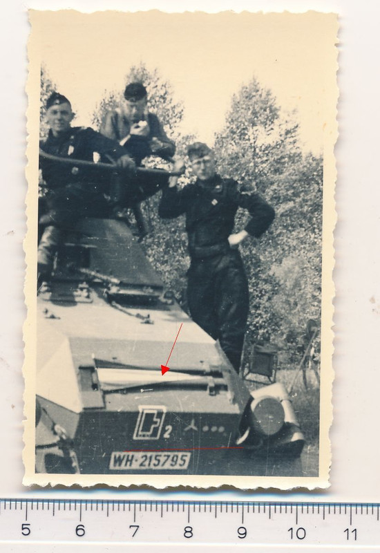 SUPER FOTO 2.WK Panzersoldaten mit Panzerspähwag
