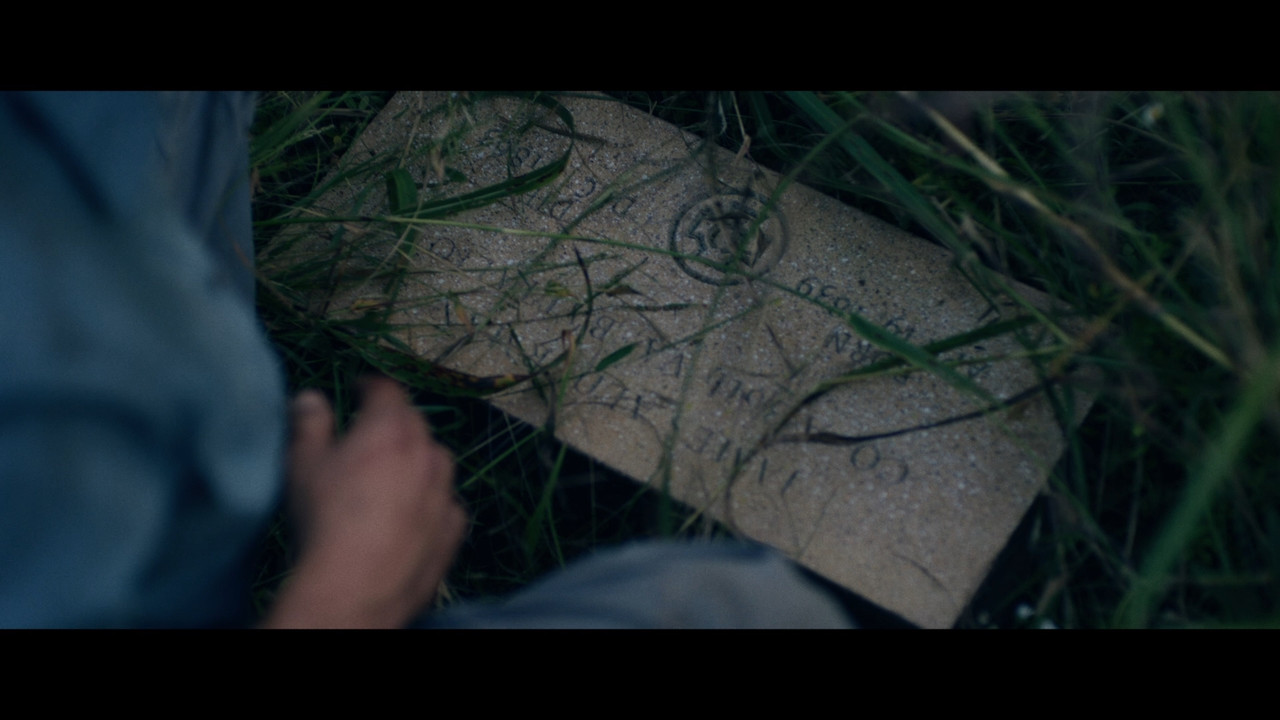 Wrong Turn 2021 1080p BluRay  REMUX AVC DTS-HD MA 5.1-HDVN.mkv_snapshot_00.27.56.192