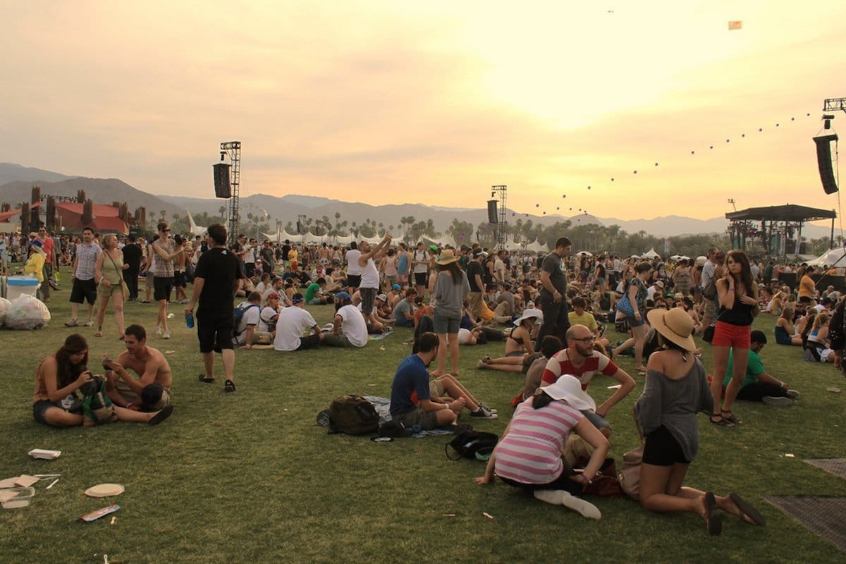 Kendall Jenner posa en topless durante el fin de semana de Coachella