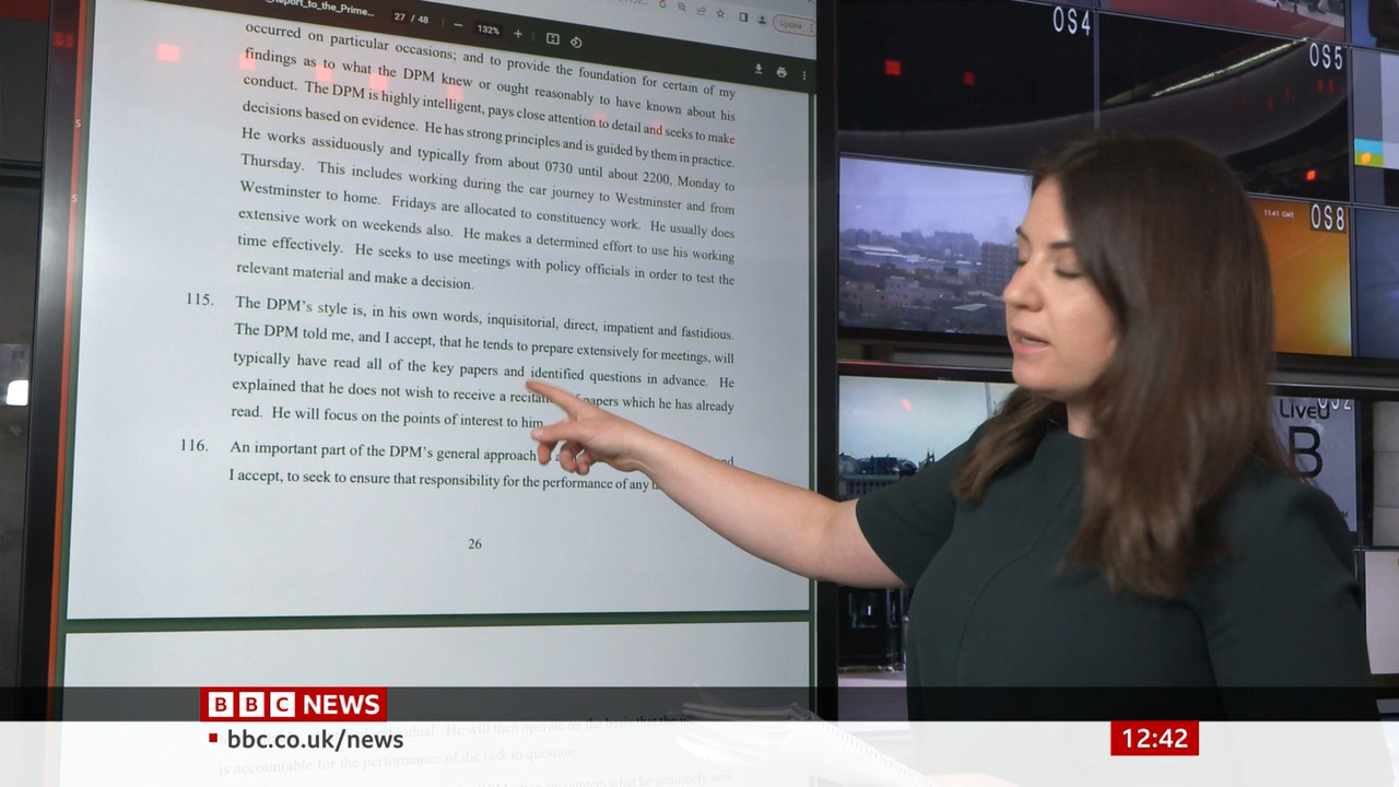 04.21 - 12.00.00 - BBC News. The latest news from the BBC. [S]..ts_snapshot_00.43.11.609