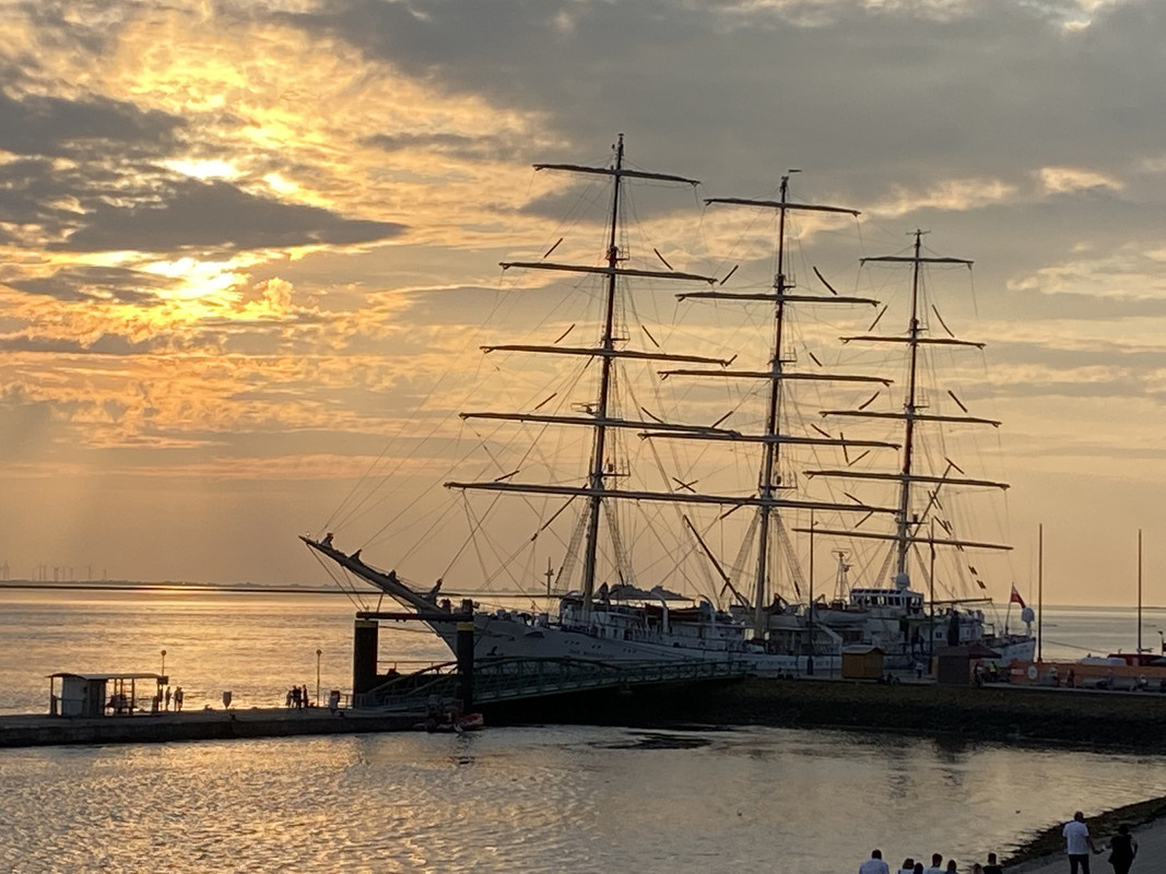 9251851F-C59F-41DB-84C1-01DA42674F21