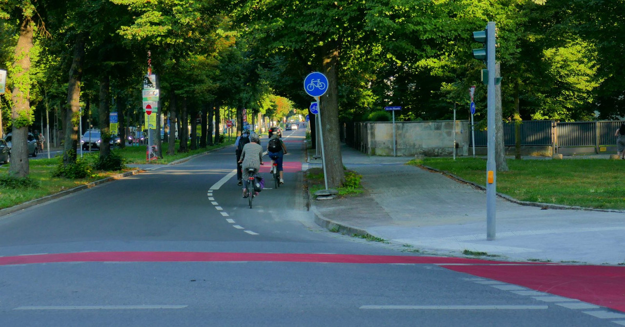 Bild: https://i.postimg.cc/7YLXDHLM/P1220515.jpg