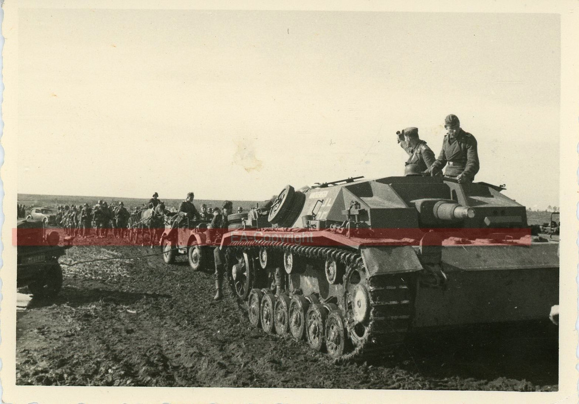 StuG Sturmgeschütz Vormarsch Russland Panzer Tan