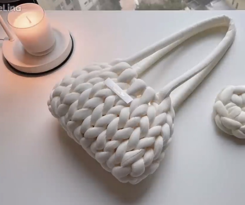 Hand crochet purse 1