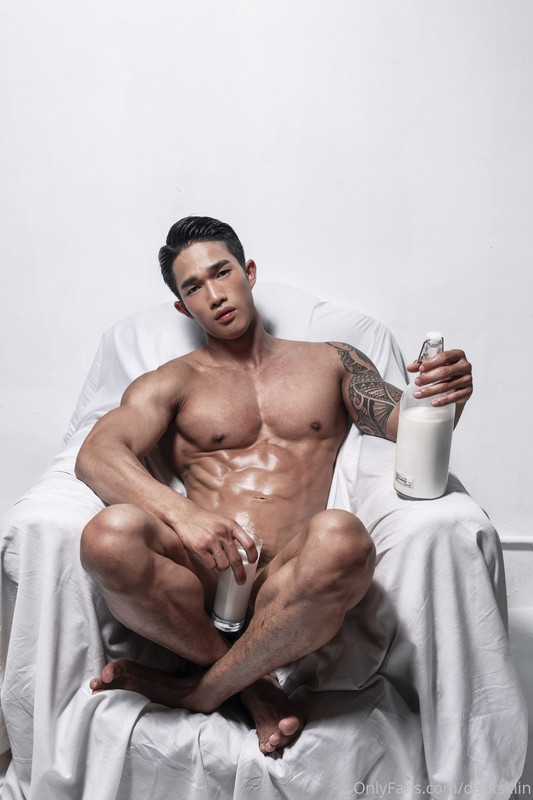 Milk Time (Ước gì được liếm sữa trên người ảnh nhỉ)