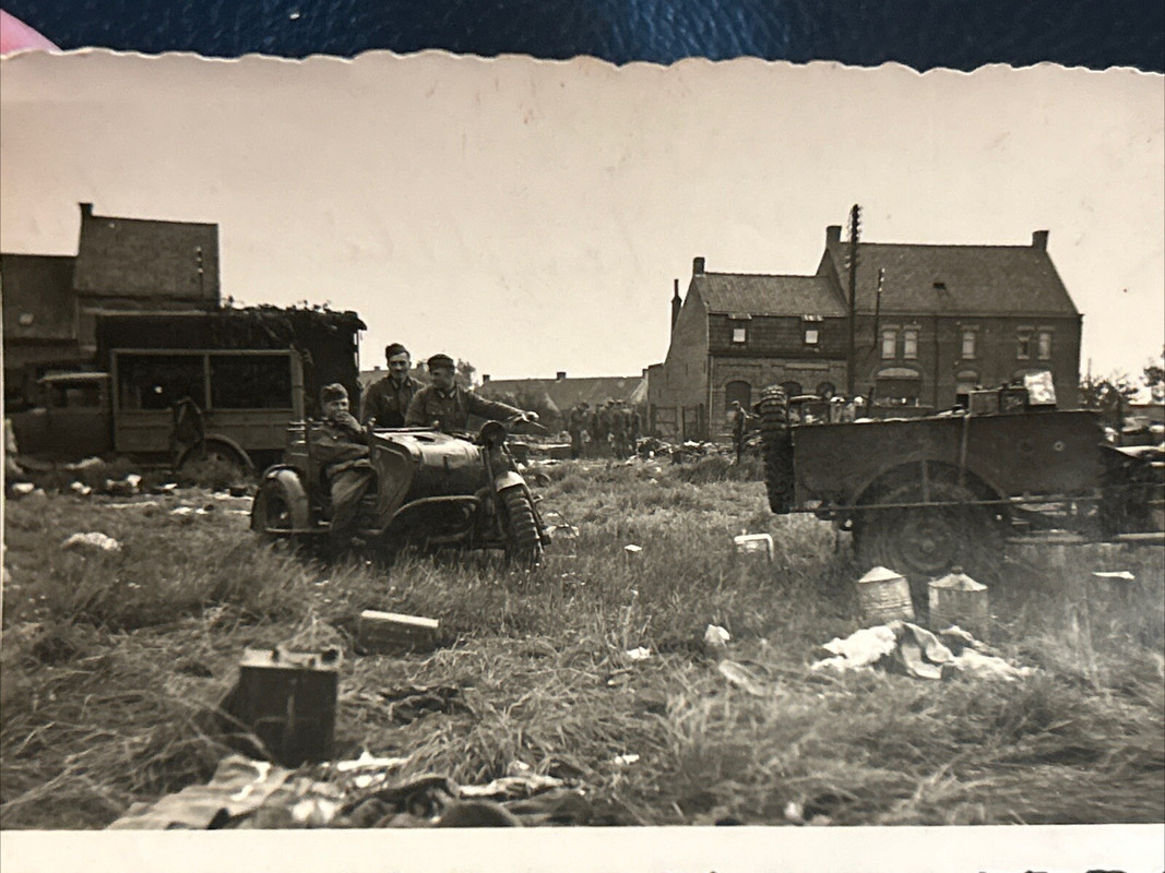Foto Wk2 Wehrmacht Soldaten Front Fahrzeug Kfz Motorrad Kradmelder Lkw Belgien 1940 (1)