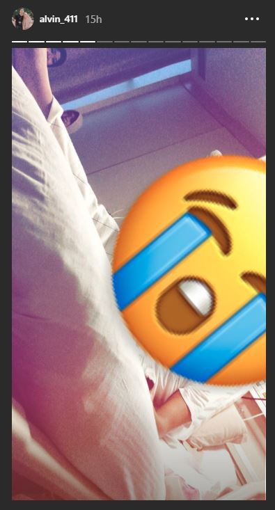 Alvin Faiz mengunggah foto Ustaz Arifin Ilham dan beri emoticon menangis.