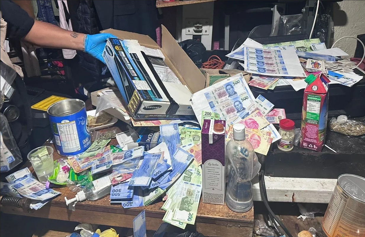Asegura fiscalía billetes falsos en domicilio de Ecatepec; hay una detenida