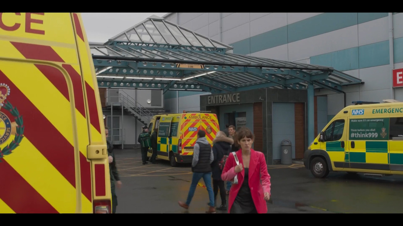 2023-04-08_21_35_BBC1_Casualty_37x26_Welcome-to-the-Warzone.mp4_snapshot_00.53.20.201