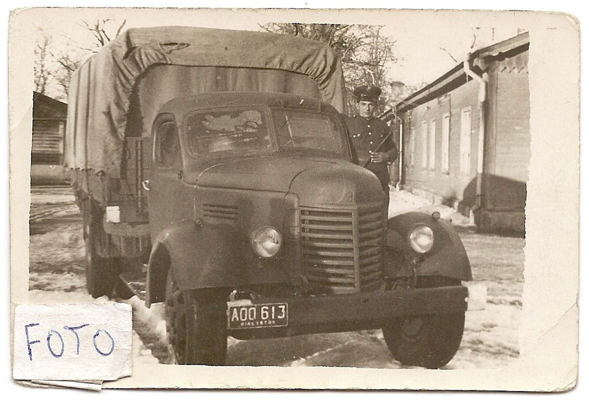 ALTES FOTO WW2 MILITÄR LKW FAHRER UNIFORM UM 194