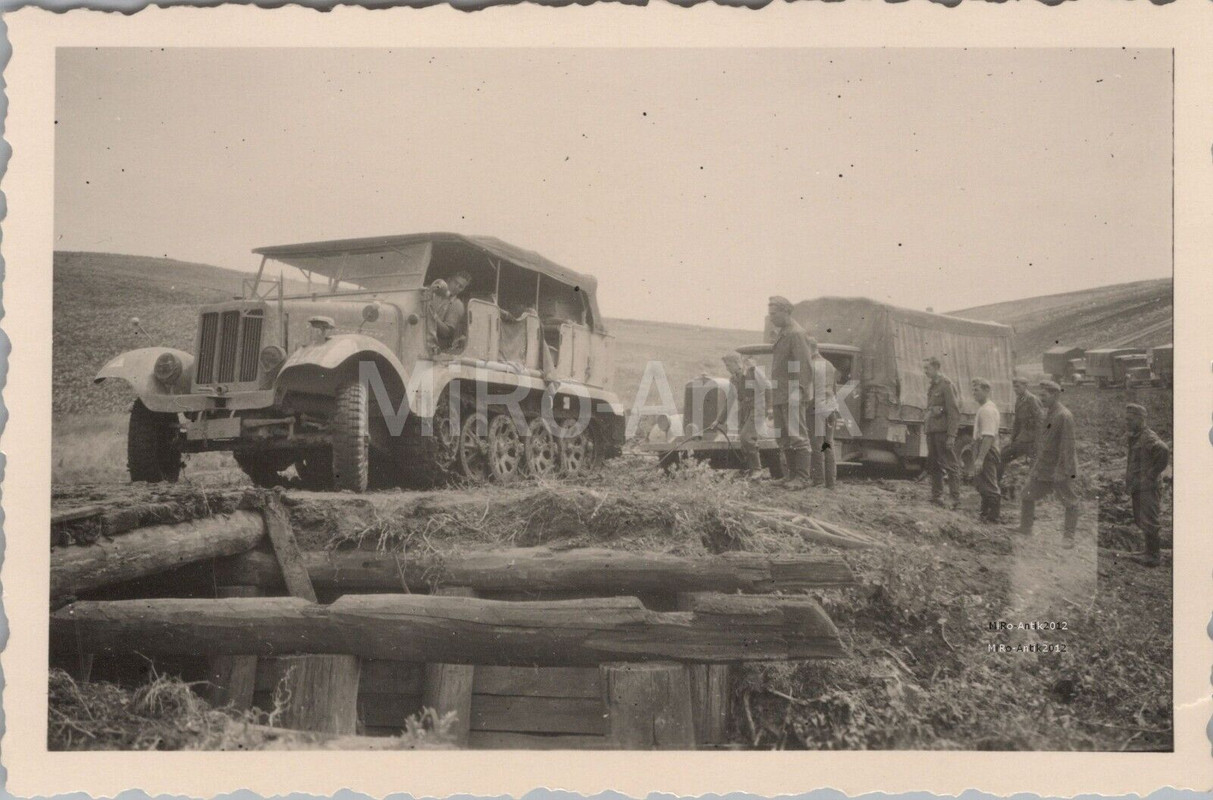 Foto, Wk2, Sd.Kfz. und Lkw mit Plane, Fălești u. Sculeni, 1941 ROU