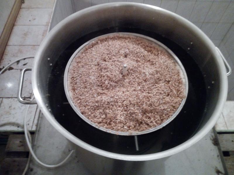 засыпка в заторный бак солода