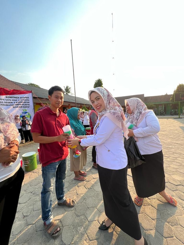 Komitmen Bersama, Gerakan Mengurangi Sampah Plastik SMPN Satu Atap 2 Jati Agung Komitmen Bersama, Gerakan Mengurangi Sampah Plastik SMPN Satu Atap 2 Jati Agung