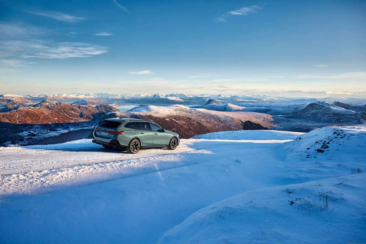 P90537246_highRes_the-new-bmw-i5-edriv