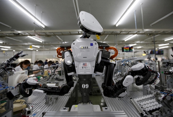 japan-robot-worker600.jpg