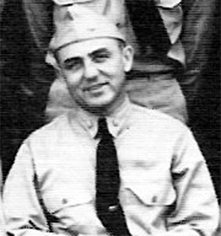 Capitán de Corbeta Maxwell F. Leslie
