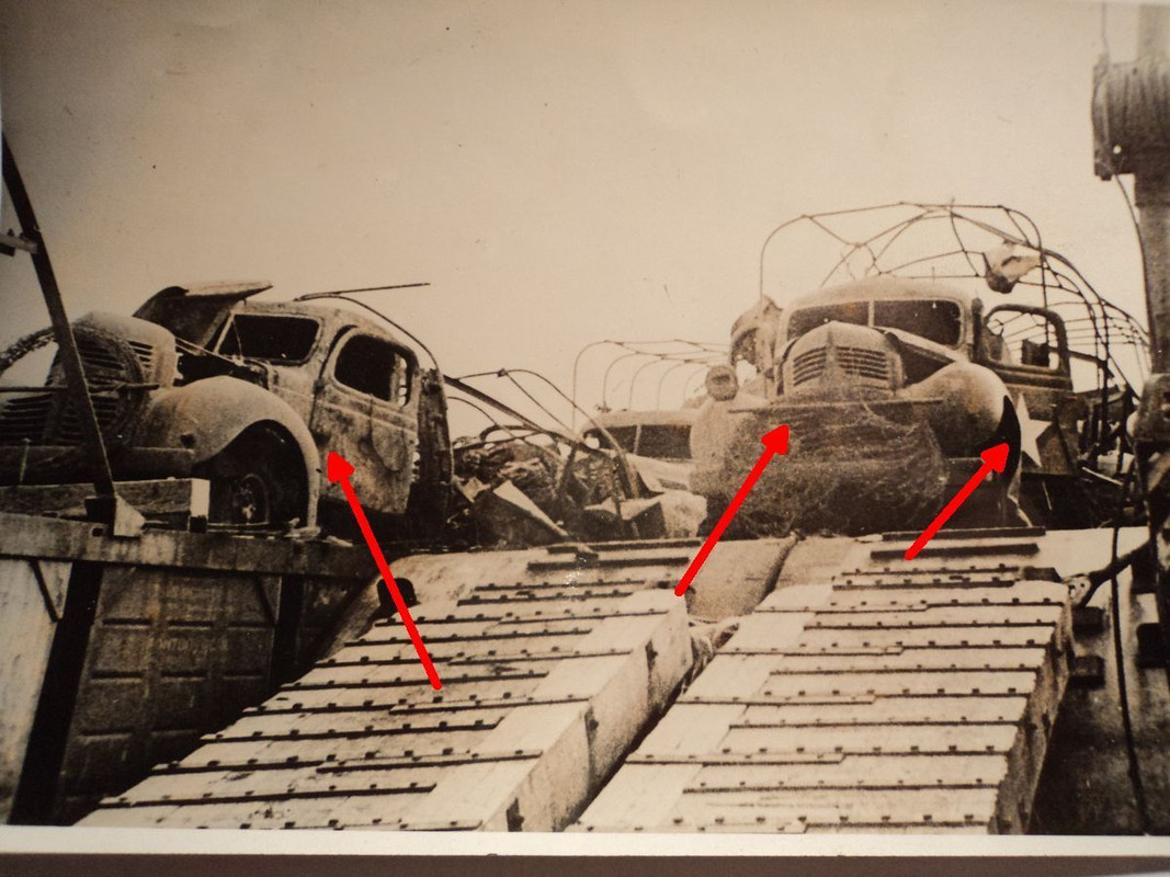 NORMANDIE, INVASION, zerstörte US-Landungsboote 