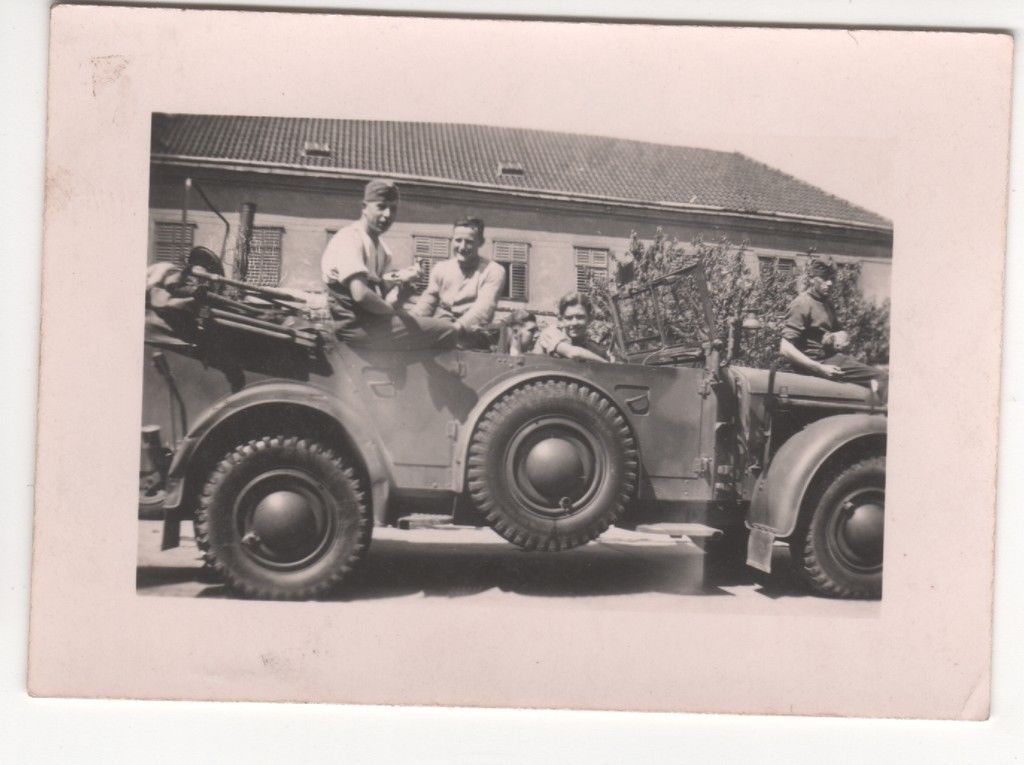 FOTO 2.WK WH SOLDATEN MIT HORCH 901 PKW IN NUßDO
