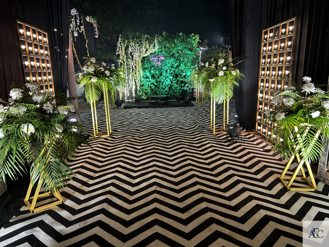 Black and Gold Reception Decor 5