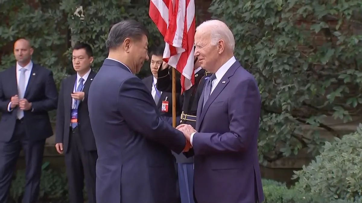 Joe Biden se reúne con Xi Jinping por la cumbre APEC; estrechan las manos