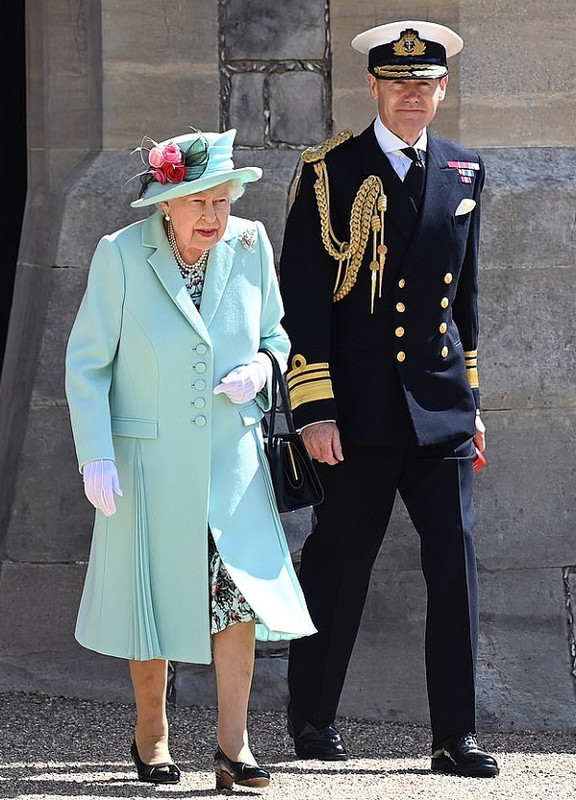 Sableng! Pelayan Ngaku Mencuri Barang-barang Istana Buckingham, Dijual Murah di eBay