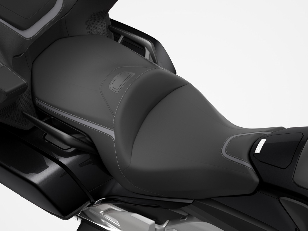 413851_23YM_HONDA_GOLD_WING_TOUR