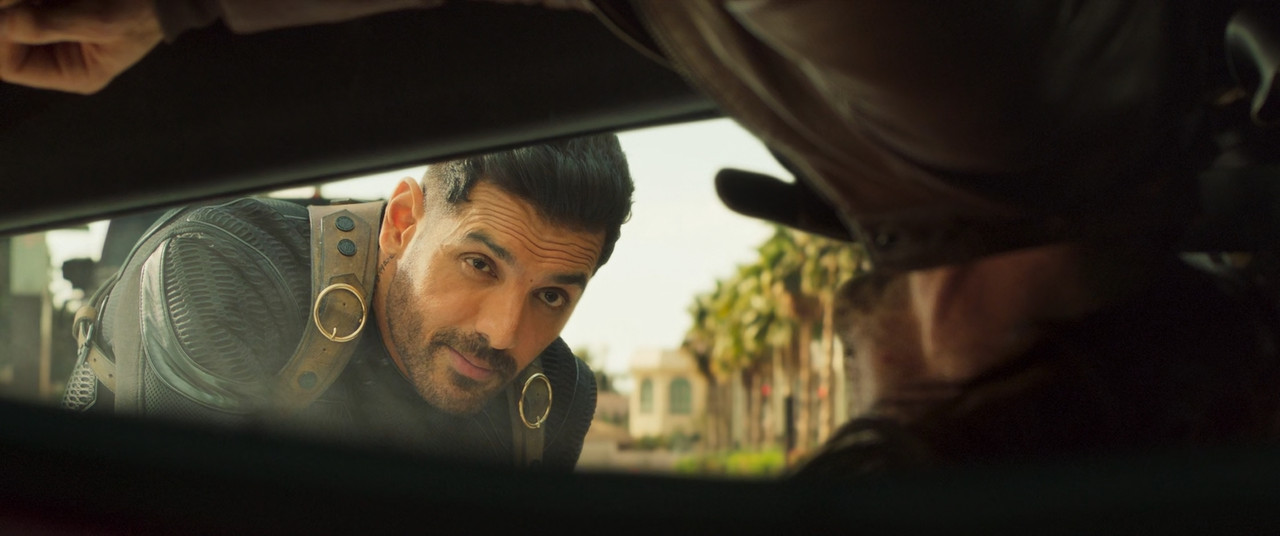 Pathaan (2023) (1080p BluRay x265 SAMPA).mkv_snapshot_25.29.244