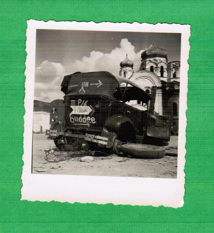 Wegweiser an zerst. KFZ  Wehrmacht  Rußland Feld