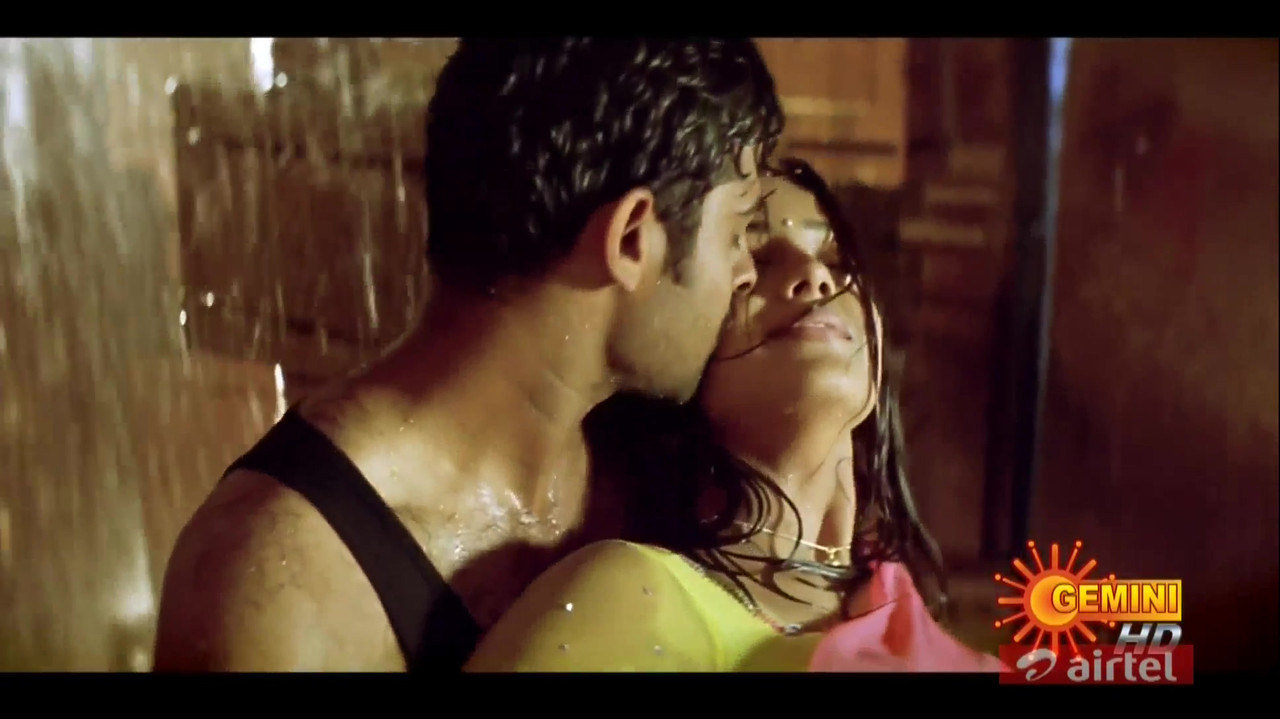 Trisha Hot & Sexy Compilation - Varsham.mp4_20200714_182117.507