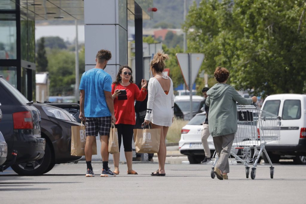 Charlotte-Crosby-Upskirt-Stars-Com-1-1024x683-9