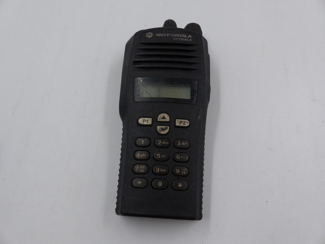 MOTOROLA AAH50RDH9AA6AN CP200XLS UHF R SPLIT 438-470 MHz PORTABLE RADIO