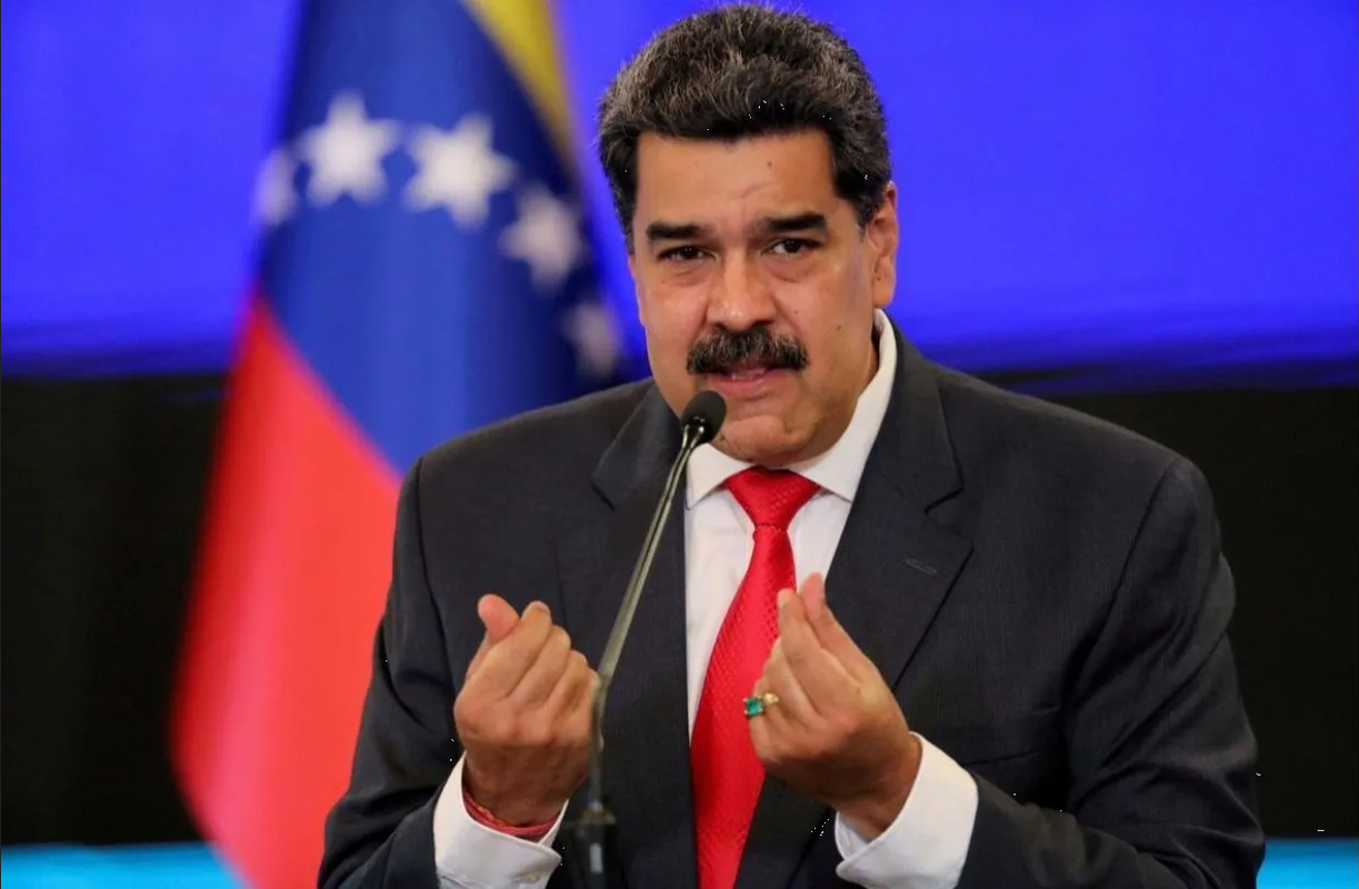 Presidente de Venezuela anuncia el cierre de embajadas con Ecuador en apoyo a México