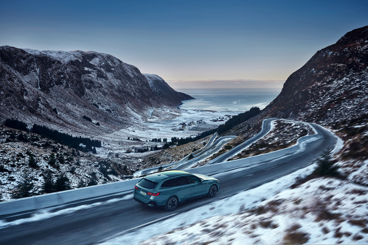 P90537304_highRes_the-new-bmw-i5-edriv