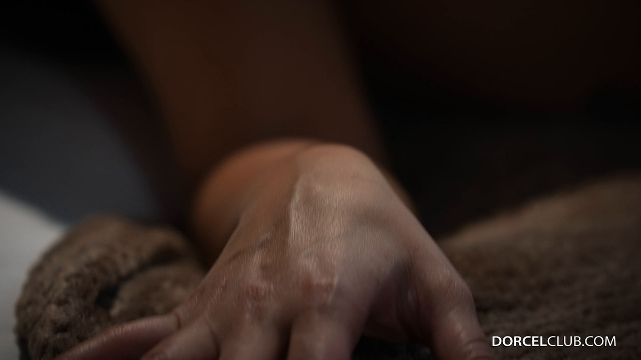 Mariska - Let’s Make Up In The Bedroom - DORCELCLUB.mp4.0010