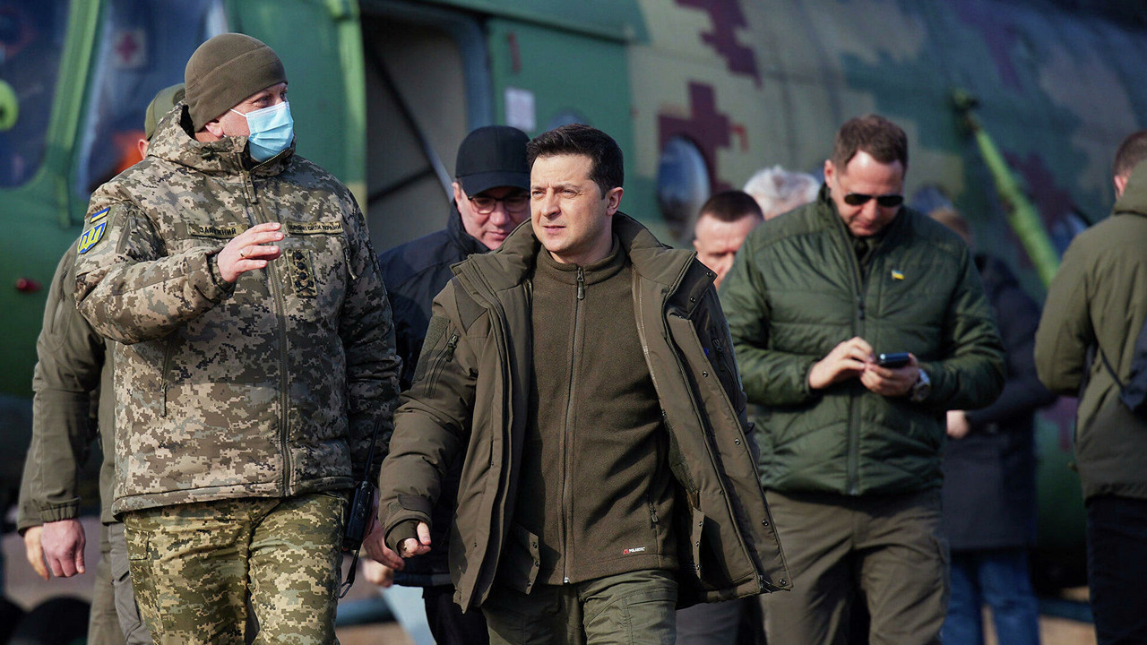 Presidente de Ucrania huyó de Kiev, Moscú dice que Volodímir Zelenski escapó