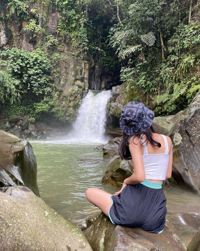 Portet cantik Keisya Levronka, pelantun lagu Tak Ingin Usai saat sedang traveling.