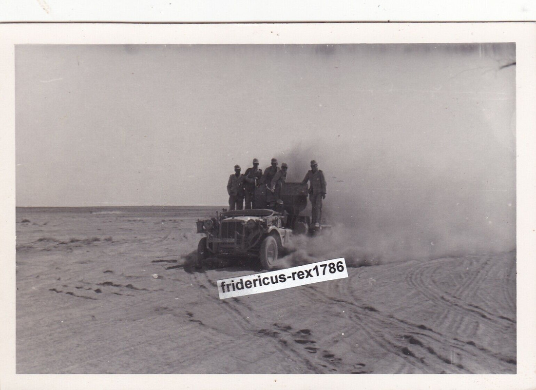 Foto Südfront Afrika DAK Sd Kfz mit 2 cm Flak 38 Combat in der W